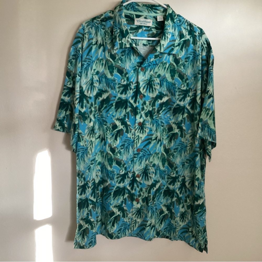 Mens  blue XL Hawaiian style button up shirt